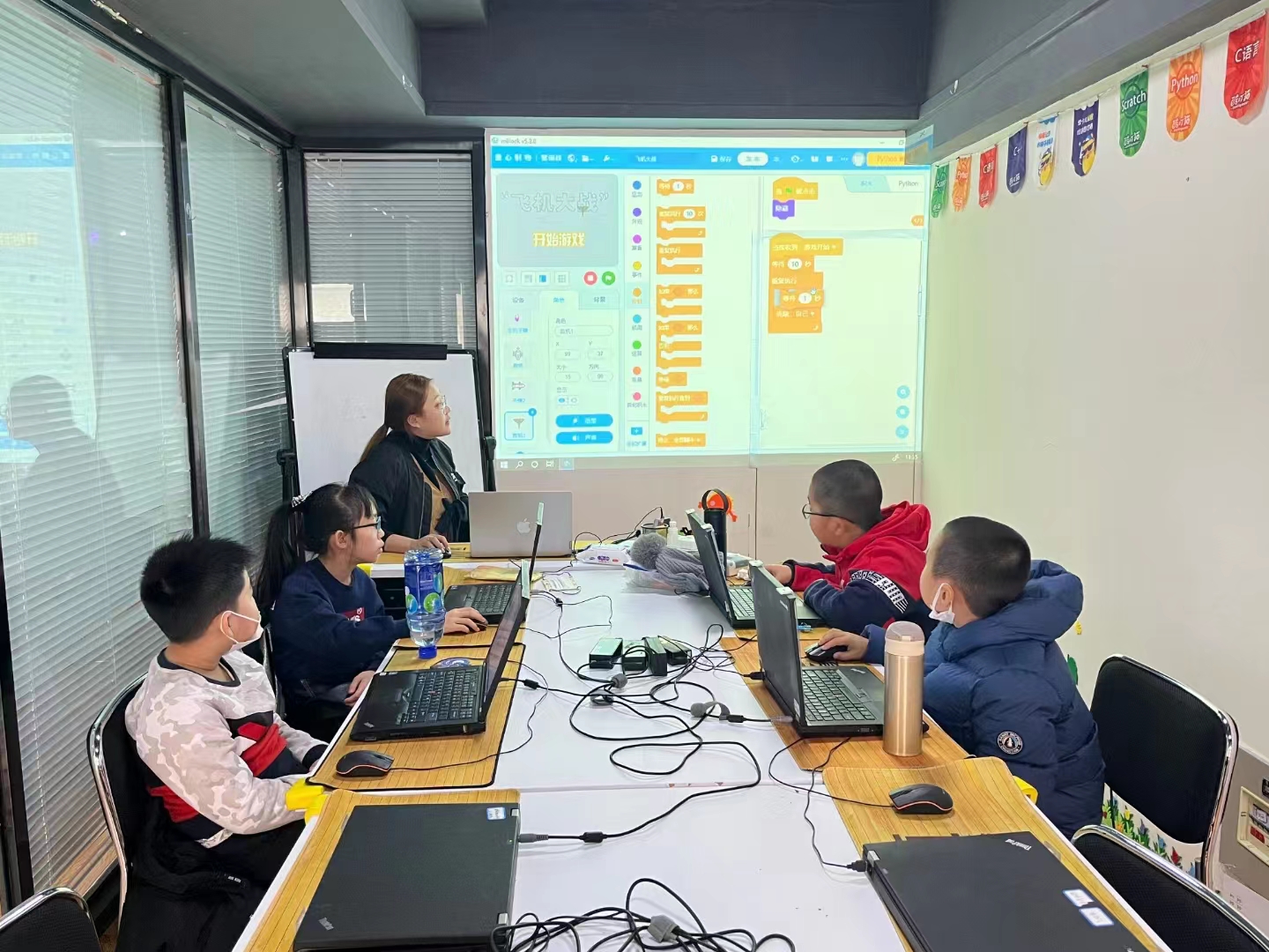 <b>代码块讲解中</b>