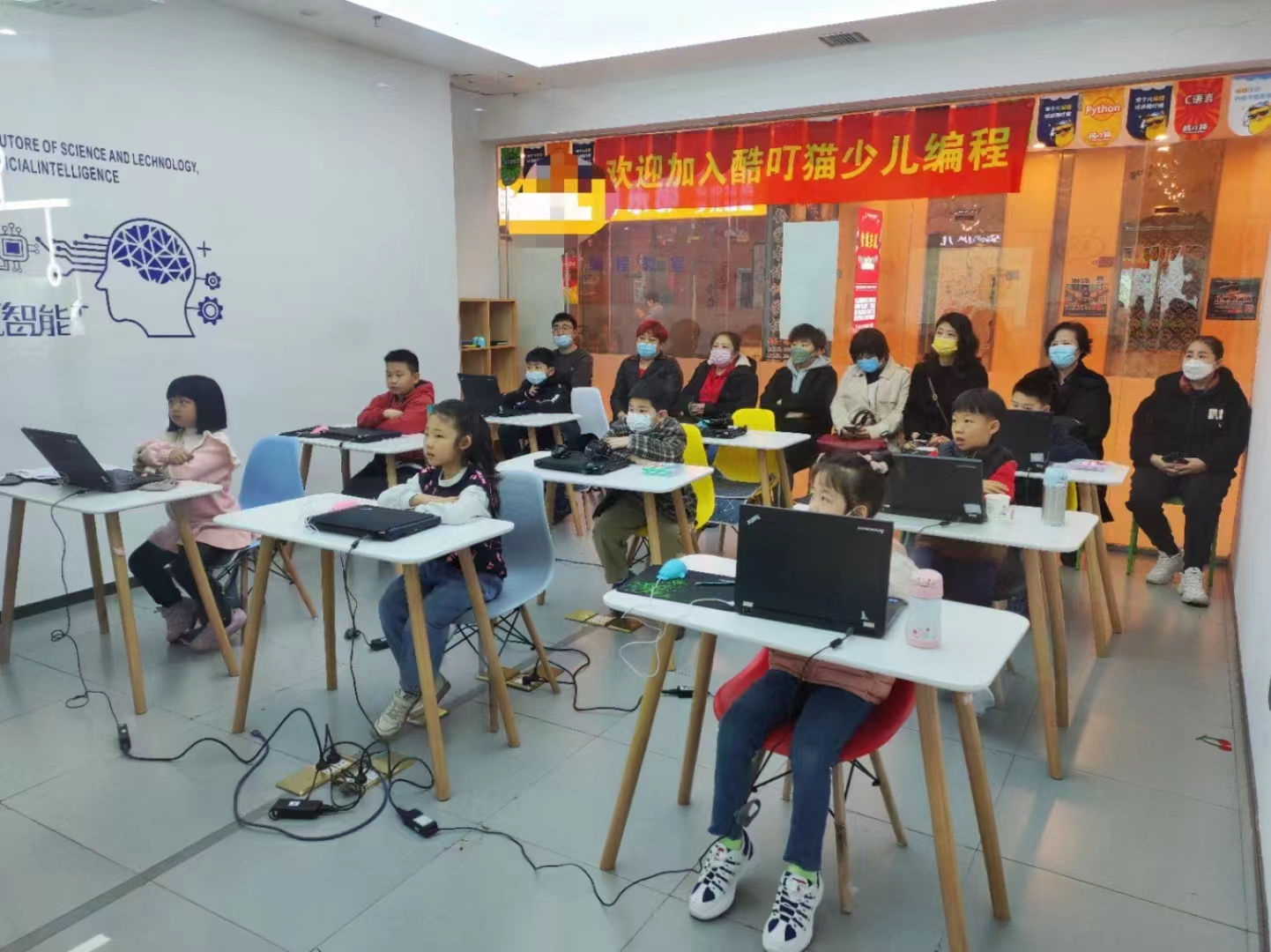 <b>演示并讲解作品中</b>