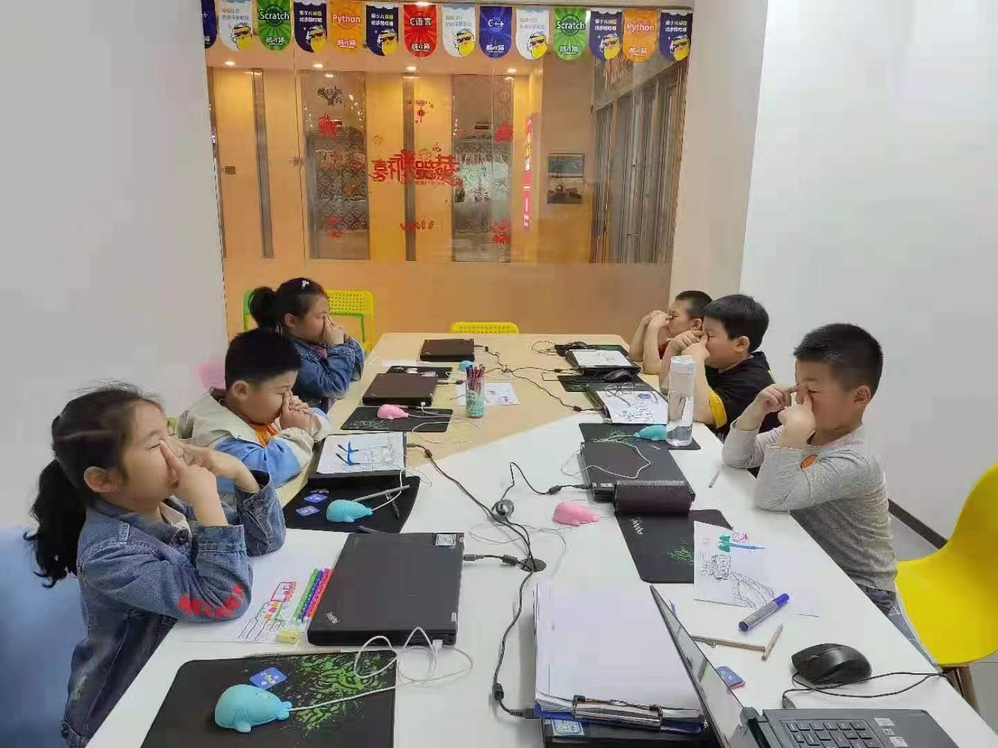 <b>劳逸结合科学用眼</b>